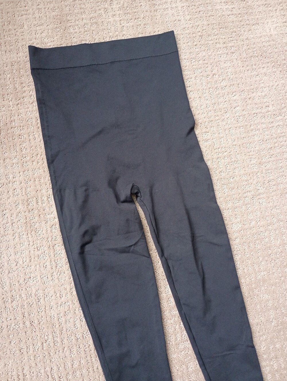 BLANQI Maternity Leggings with Built-In Belly Support in Black - Picture 3 of 5
